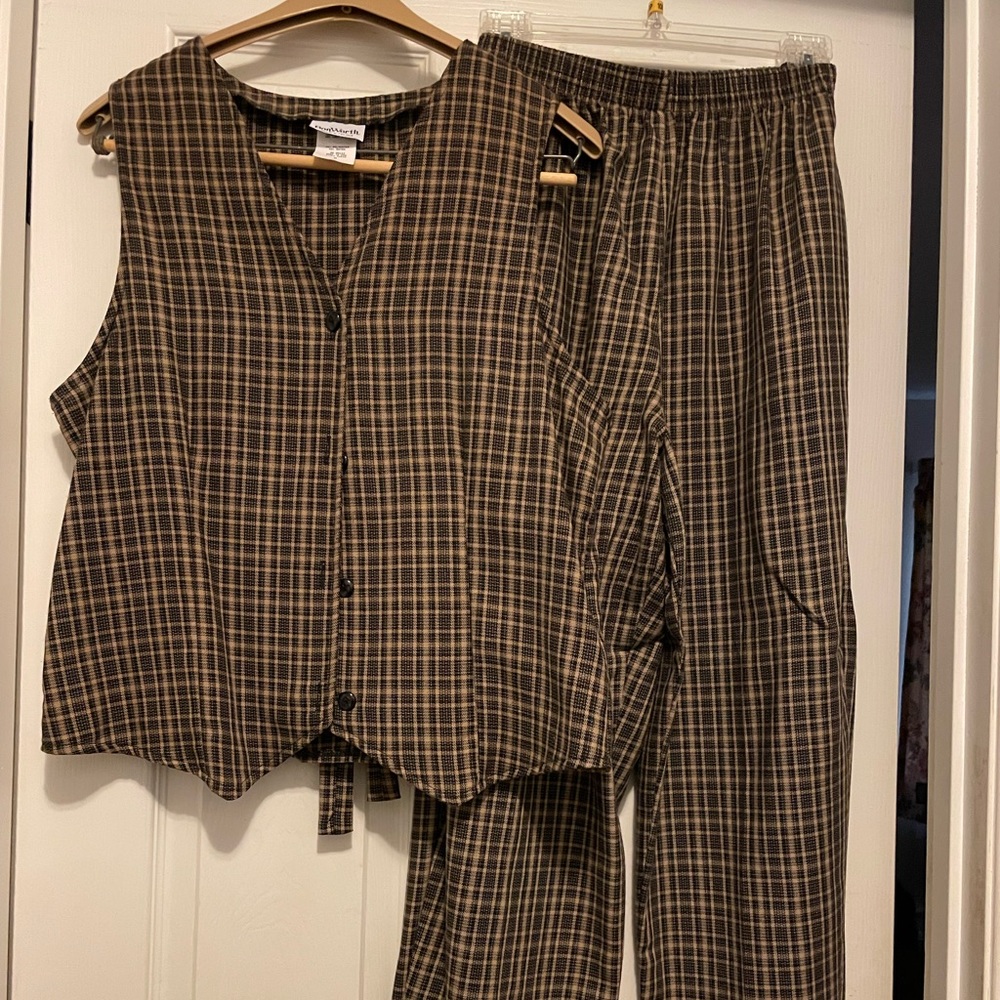 Bon Worth vest and pull on dress pants with side pockets